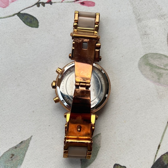 Michael Kors Parker Watch - Picture 10 of 17